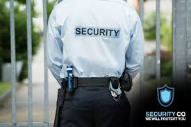 موظف الأمن العمود الفقري بالمنشأة