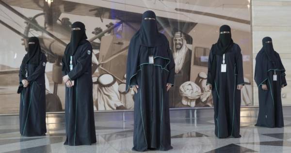 مفتشات الأمن في تنظيم الحفلات