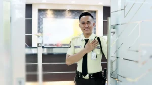 الفرق بين الحراسة الأمنية التقليدية والحراسة الاحترافية: أيهما الأفضل لحماية المنشآت؟