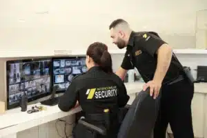 لماذا تعتمد الشركات الكبرى في السعودية على شركات الحراسات الأمنية؟